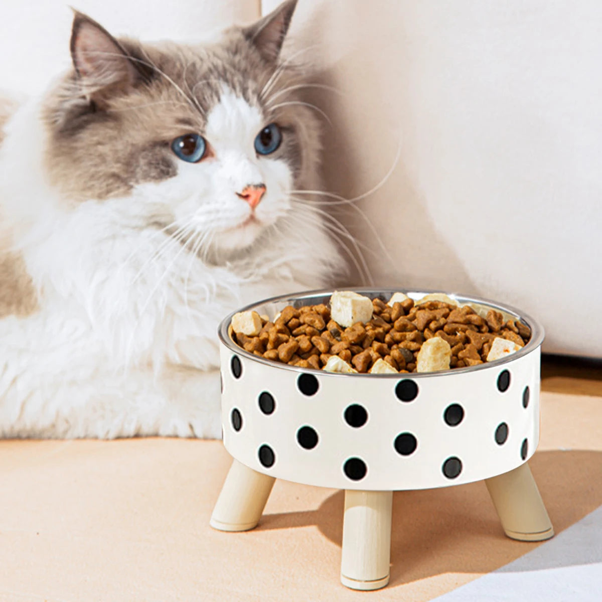 Estilo, praticidade e higiene em um só potinho – porque seu pet merece comer com classe.