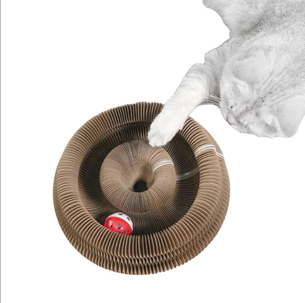 "Arranhador Mágico Sanfonado 3 em 1 para Gatos: Cama, Brinquedo e Diversão Reciclável!"