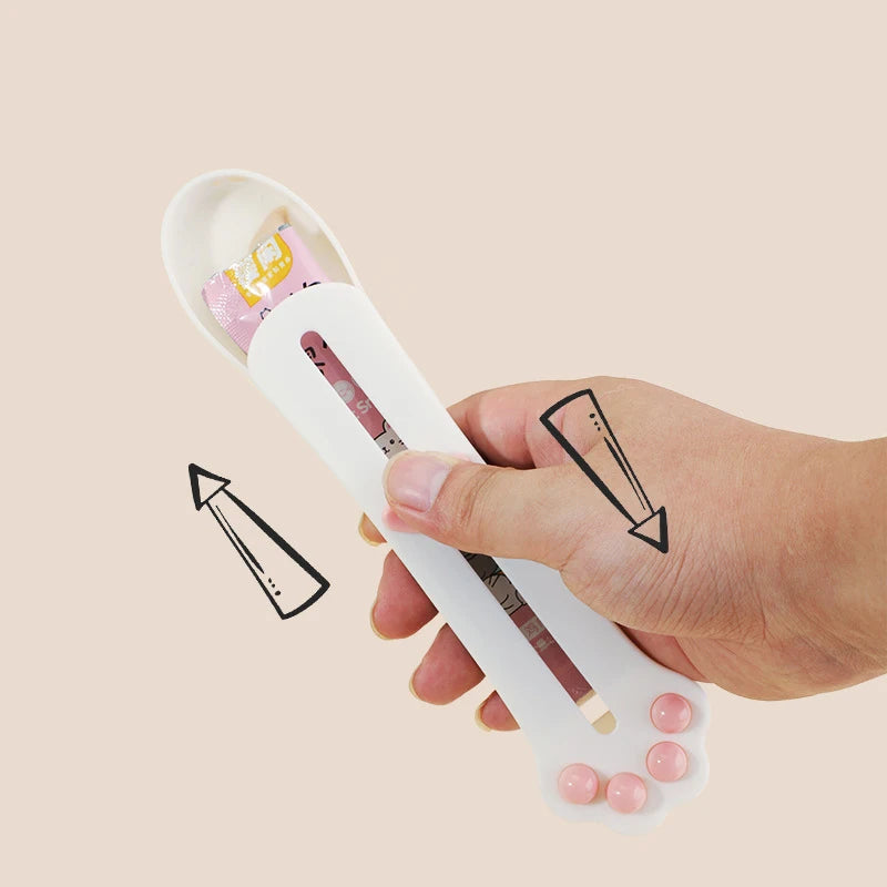 SnackEase™ – Colher Dispensadora de Petiscos para Gatos com Cabo Longo
💬 Sirva amor com praticidade – sem sujar as mãos!